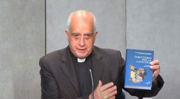 Premio Cardinal Giordano a monsignor Fisichella: premiazione a Napoli