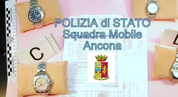 Ancona, paga con assegno falso In trappola il truffatore dei Rolex