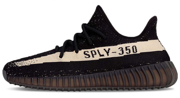 Tutti pazzi per le Yeezy, sold out le scarpe di Kanye West: sul web il prezzo arriva a 800 euro