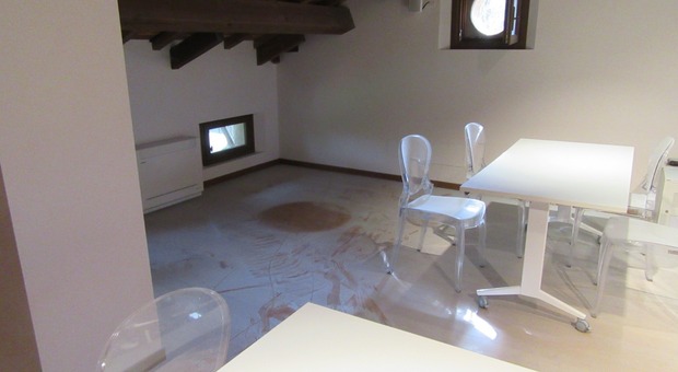I locali di villa Crescente danneggiati dai vandali