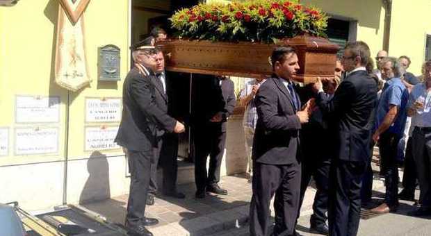 Sturno, dolore e commozione ai funerali del sindaco Cangero
