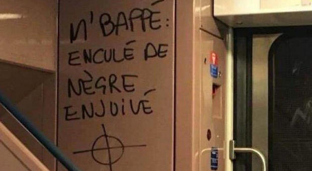 Shock a Parigi, scritte razziste contro Mbappè