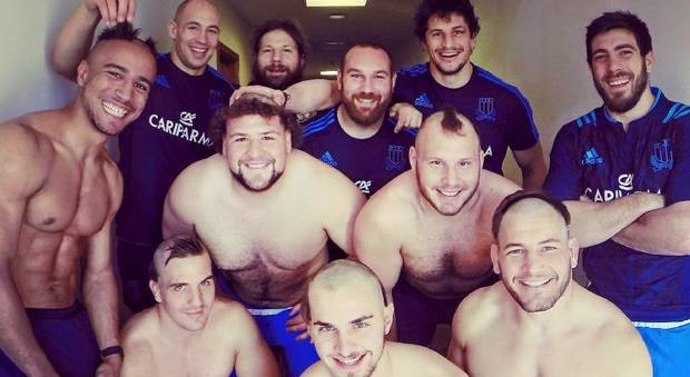 Rugby, rapati a zero i sei esordienti azzurri: è la “matricola” del capitano Parisse
