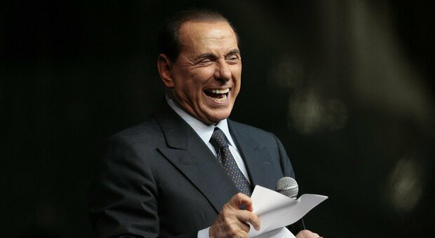 Berlusconi, da «Rivoluzione liberale» a «elogio della follia»: il linguaggio (e le barzellette) del Cav