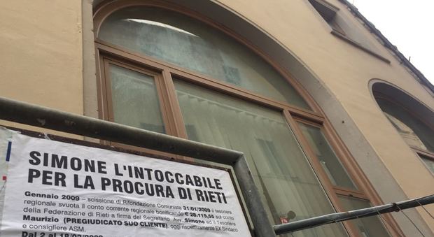 Rieti, manifesti contro Petrangeli l'ex sindaco: «Un mitomane, l'ho denunciato». De Paola: «L'ho scritto io ed è tutto vero»