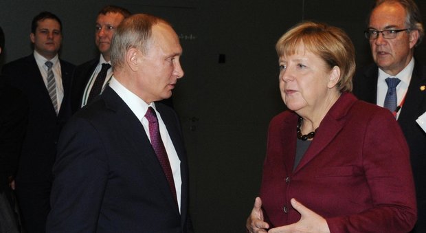 Merkel vola da Putin. Non accadeva da due anni