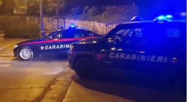 Altro sabato di violenza nel centro di Sezze: aggredito un giovane, indagano i carabinieri