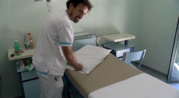 Infermiere trova 1.500 euro in un cuscino e li restituisce alla paziente