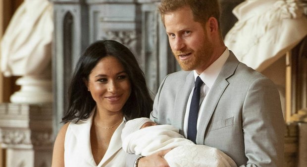Royal Baby, il complotto spiegato sul web: «Meghan Markle non è mai stata incinta. Il figlio non è suo»