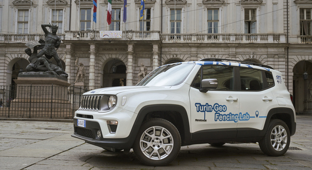 La Jeep Renegade ibrida con cui si sta sperimentando questa nuova tecnologia a Torino