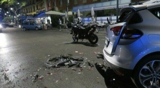 Incidente a Napoli: scontro tra quattro auto lungo statale 268, sei feriti