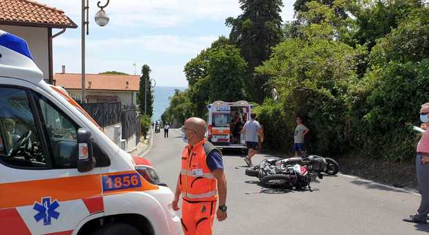 Scontro a San Felice Circeo tra scooter e moto: tre persone ferite