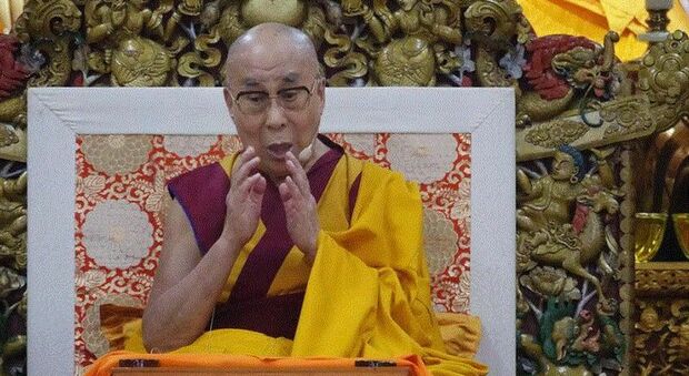 Dalai Lama, un bimbo di 8 anni (nato negli Usa) è «la reincarnazione del grande maestro mongolo»: chi è il prescelto