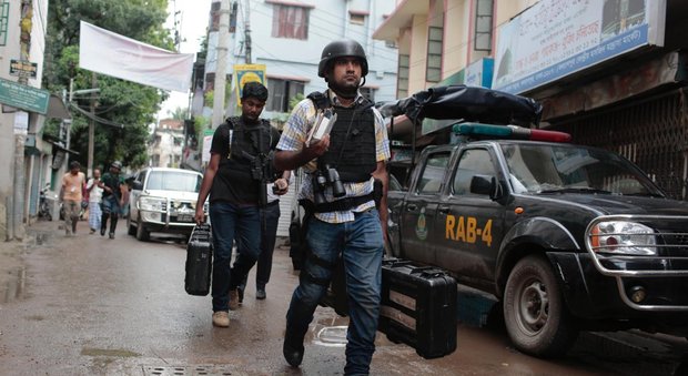 Bangladesh, blitz contro militanti Isis: uccisi 9 islamisti. Erano legati agli attentati di Dacca