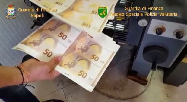 «Zecca» clandestina tra gli uliveti: arrestati in Puglia tre falsari campani