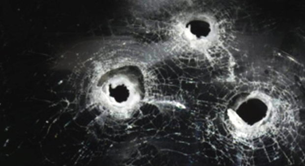 Colpi d'arma da fuoco contro portone: minaccia e paura nel Napoletano