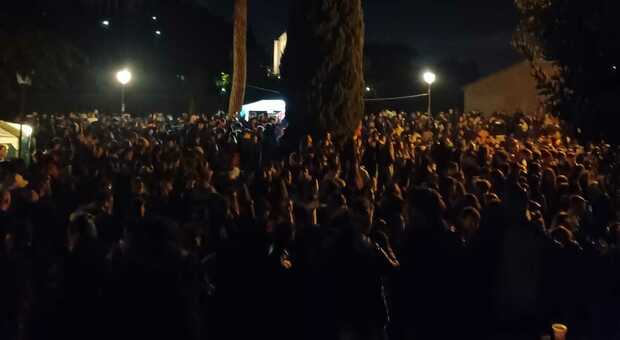 Perugia/Il commento, in migliaia al party al Rettorato: «Non si calpestino i diritti dei residenti»