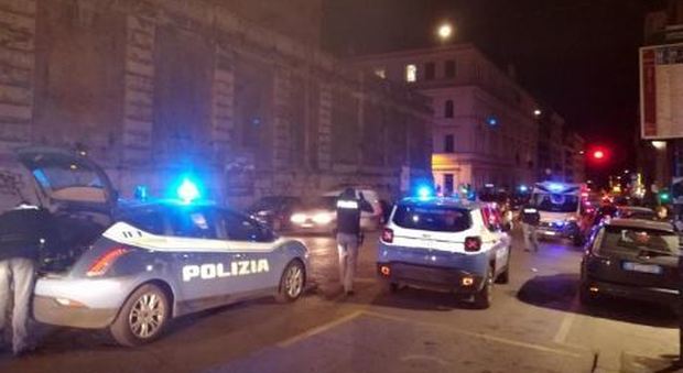 Maxi rissa in centro a Roma dopo Lazio-Siviglia: tre accoltellati