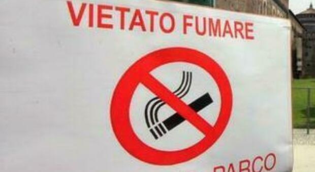 Divieto di fumare all'aperto, il sindaco Giordani firma l'ordinanza: la multa è di 150 euro