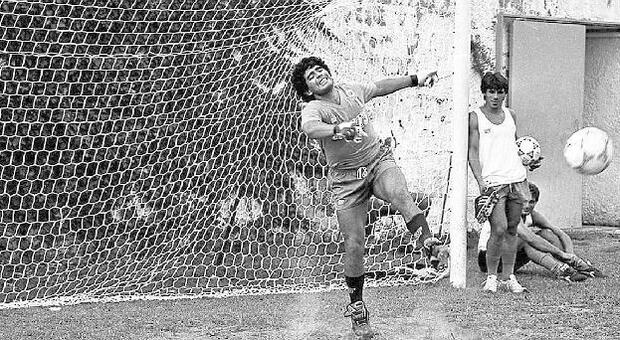 Napoli, Zola ricorda Maradona: «Il mio maestro, un genio estremo»