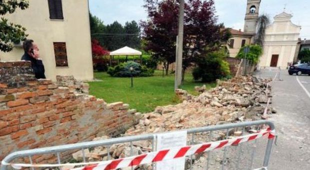 I danni del sisma nel centro di Ficarolo (Rovigo)