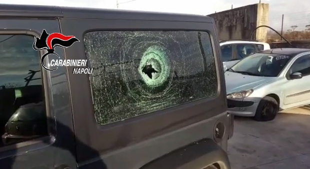 Spari contro jeep guidata da 40enne, fermato 21enne per tentato omicidio in provincia di Napoli
