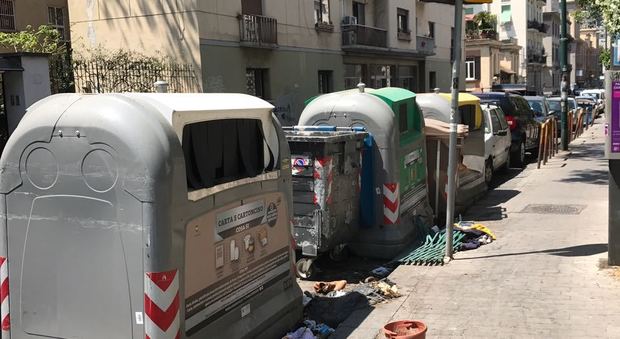 «Via Crispi, a Napoli ore 12: quanto degrado»