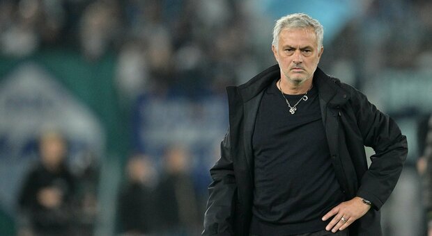 Roma, Mourinho: «I Friedkin sanno che cosa penso, ma non parliamo di rinnovo. In trasferta manca la mentalità»