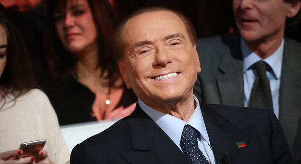 Berlusconi hard: "Nella mia casa in Sardegna cresce l'erba del Viagra"