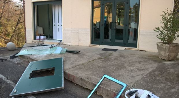 Rieti, spaccata alla Banca Etruria di Montebuono: secondo furto in meno di un anno