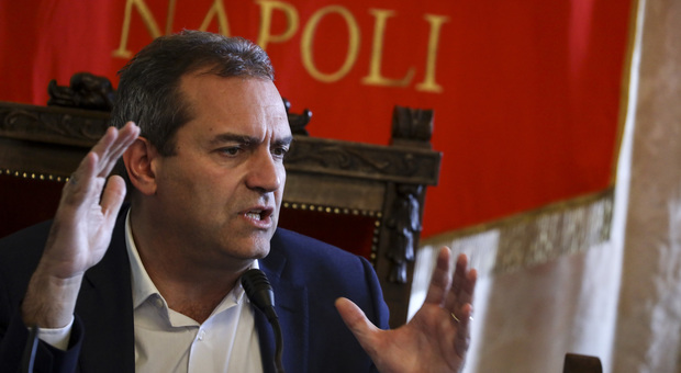 Spari in ospedale a Napoli, de Magistris: «Ciò che è accaduto al Pellegrini è inaccettabile»