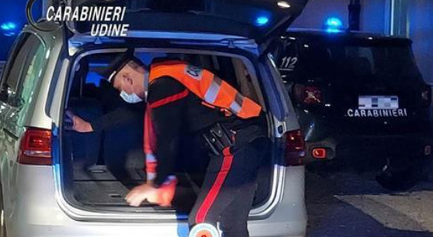 Tassista austriaco fermato e arrestato all'uscita della A23: trasportava un 22enne clandestino