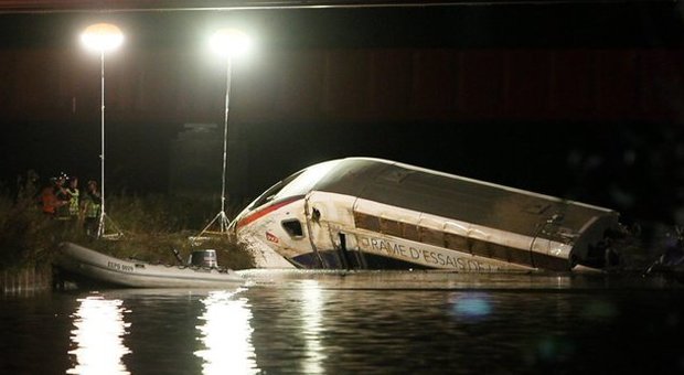 Francia, treno alta velocità deragliato: 10 morti. ​A bordo persone non autorizzate