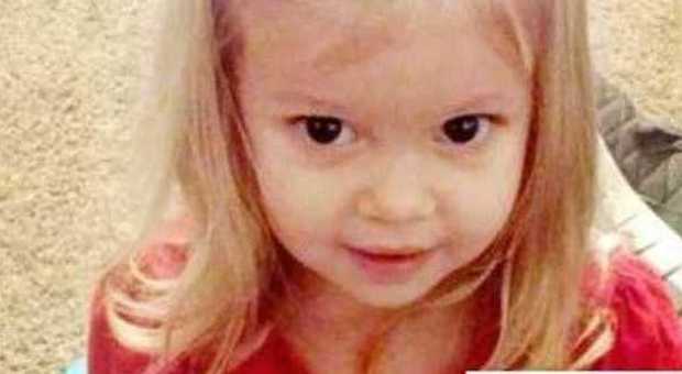 Bimba di due anni muore in ospedale: "Aveva ingoiato una pila"