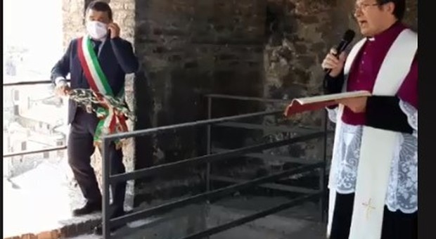 Il sindaco di Narni Francesco De Rebotti ed il parroco della cattedrale, don Sergio Rossini