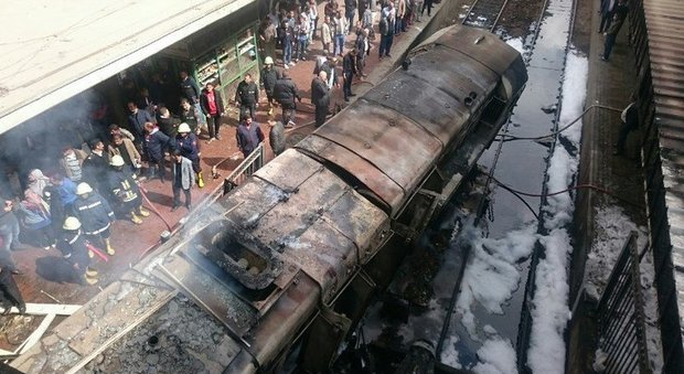 Treno si schianta contro la fine del binario, incendio choc in stazione: « Almeno 20 morti e 40 feriti»