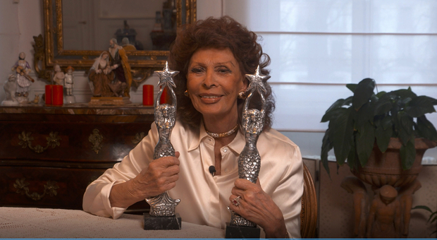La divina Sophia Loren: «Auguro un anno d'amore»