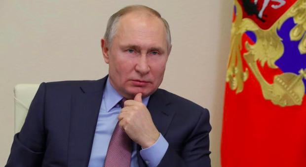 Ucraina, Vladimir Putin stila l'elenco dei Paesi "ostili" alla Russia: c'è anche l'Italia