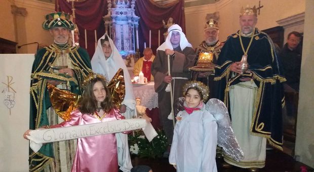 La messa di mezzanotte a Natale nel magico borgo montano di Frisanco