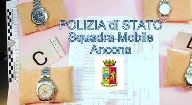 Ancona, assegno clonato al gioielliere: la Mobile sventa la truffa dei Rolex