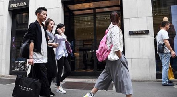 Coronavirus, Pechino blocca i gruppi dei turisti: la febbre fa male anche agli affari