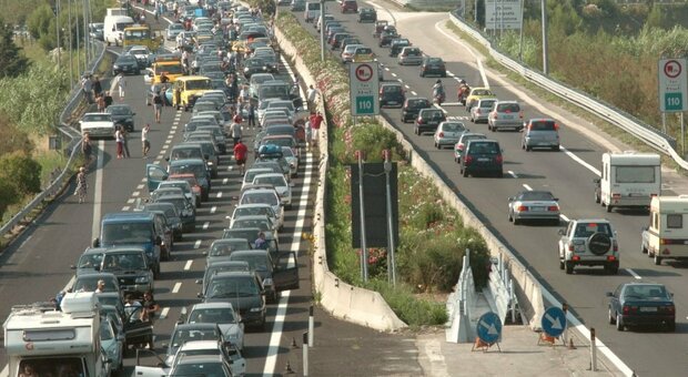 Traffico intenso, code sia in direzione nord che sud sull'autostrada A14 all'altezza di Loreto