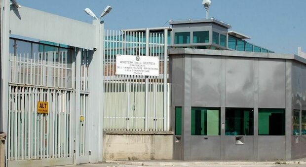 Microcellulari e droga scoperti nel carcere di Foggia dalla polizia penitenziaria
