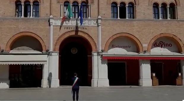 Bombardamento di Treviso, 7 aprile '44: solo il sindaco nella piazza deserta alla commemorazione