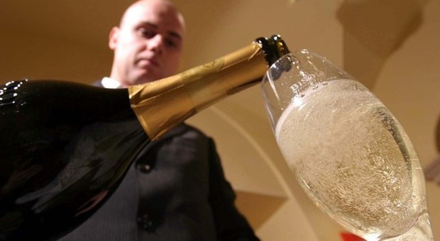 Capodanno nel segno del Prosecco: surclassate le vendite di Champagne