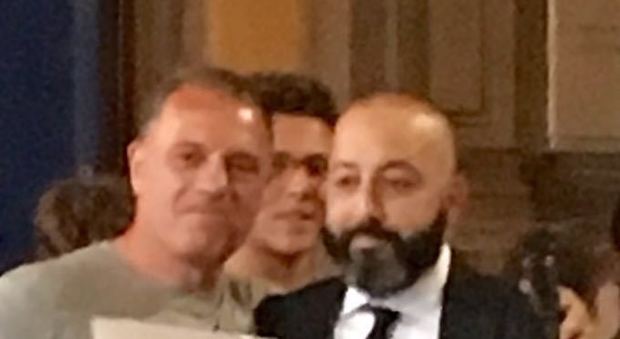 Il maestro di Scampia Gianni Maddaloni premia gli "eroi quotidiani" di Napoli