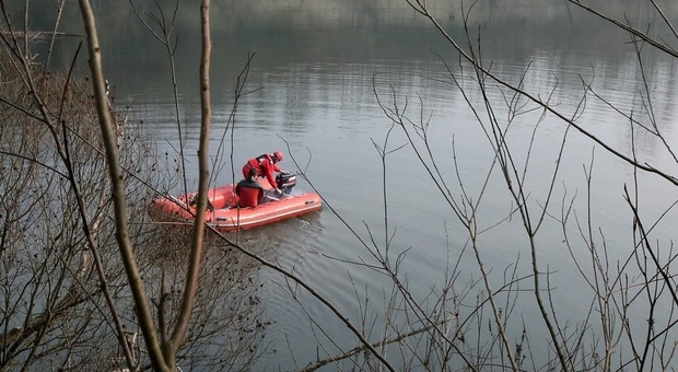 Tenta di recuperare il pallone, bambino di 11 anni annega nel fiume Brenta