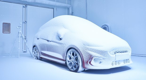 Una simulazione di freddo polare nella “Weather Factory” di Ford a Colonia