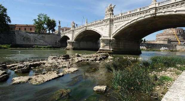Roma, da lunedì turni per l'acqua Galletti: situazione preoccupante