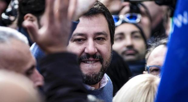 Salvini attacca Berlusconi: "Nessun tavolo con chi protegge stupratori e assassini"